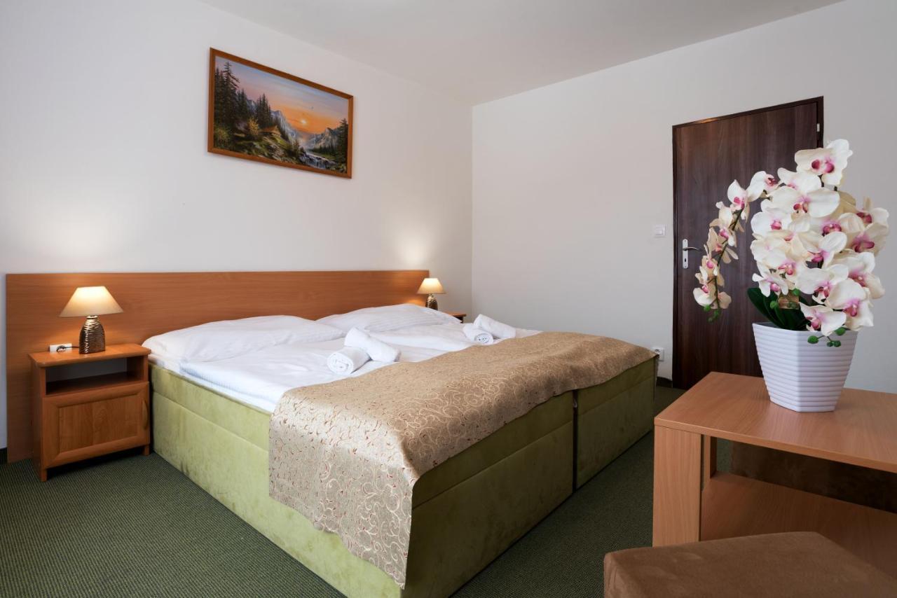 Hotel Lesana Стара Лесна Екстер'єр фото