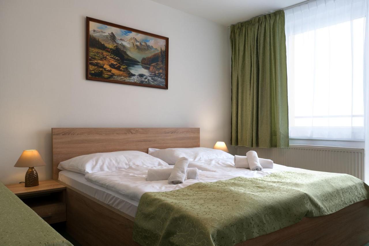 Hotel Lesana Стара Лесна Екстер'єр фото